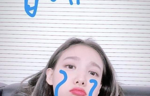 많이 예뻐진 나연 셀카