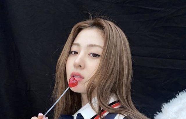 LE-SSERAFIM Yunjin