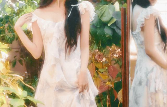 아이유 거울컨셉