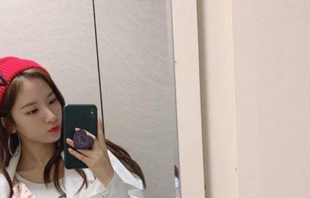 우주소녀 보나 웨이보 셀카
