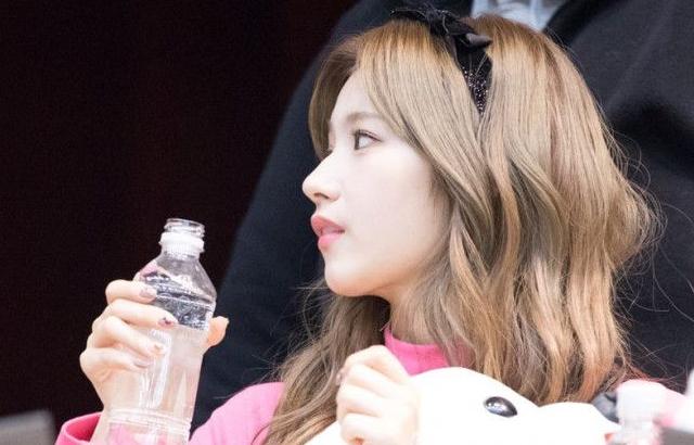 트와이스 사나