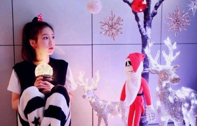 트리 꾸미는 태연