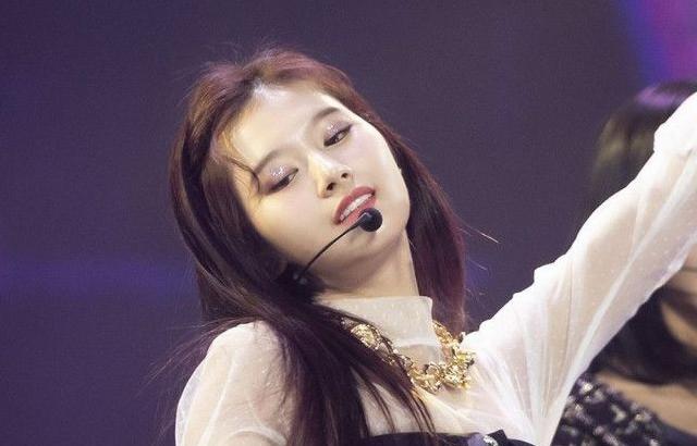 TWICE SANA