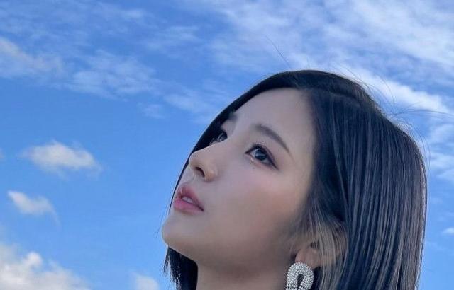 흰 시스루 상의 핫팬츠 앨리스 소희