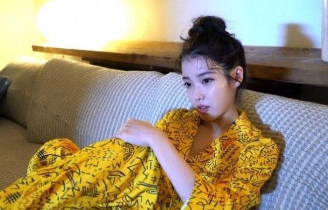 똥 머리 한 아이유