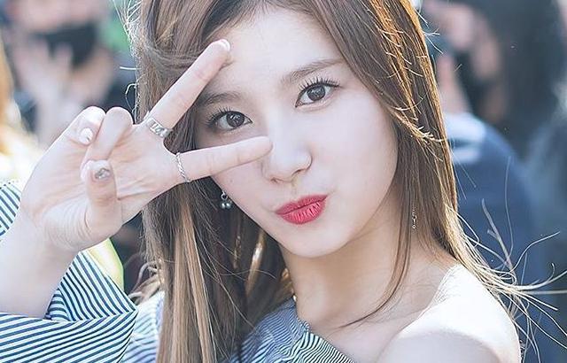 트와이스 사나