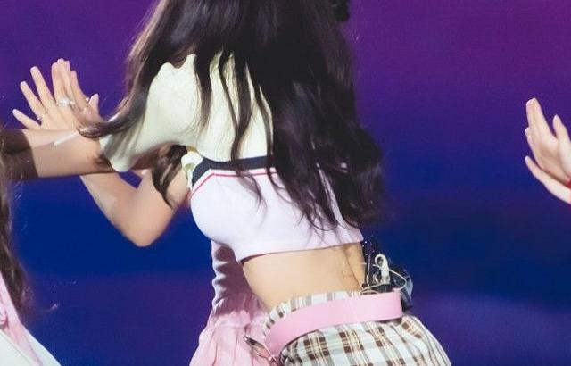 옆에서 보는 미니스커트 레드벨벳 슬기