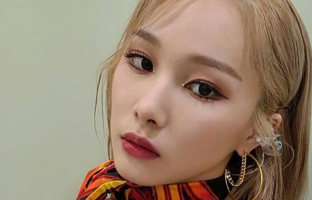 EVERGLOW Mia