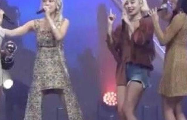 마마무 쏠라 하체실종....jpg