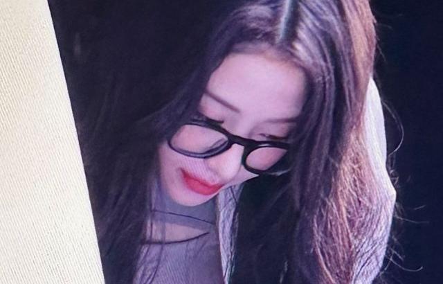 LE-SSERAFIM Yunjin