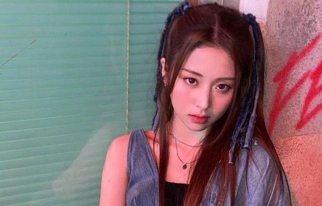 LE SSERAFIM YUNJIN