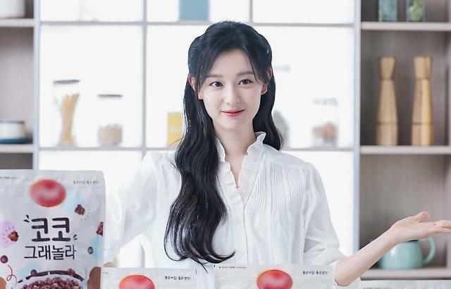 그래놀라 광고 김지원