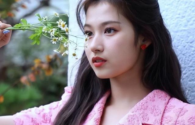 TWICE SANA