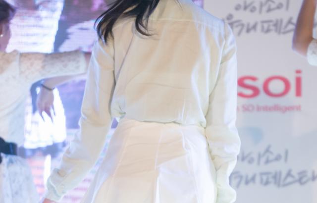 아이유 귀여운 뒤태