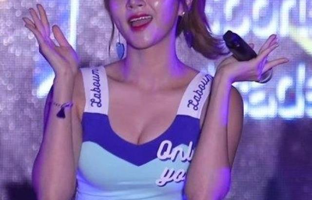 우람한 피지컬 라붐 해인