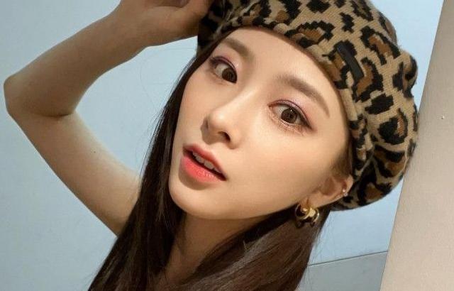 로켓펀치 인스타_호피 모자 윤경
