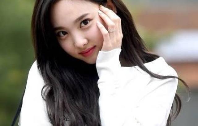 많이 예뻐진 나연