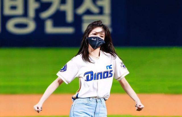 EVERGLOW 왕이런
