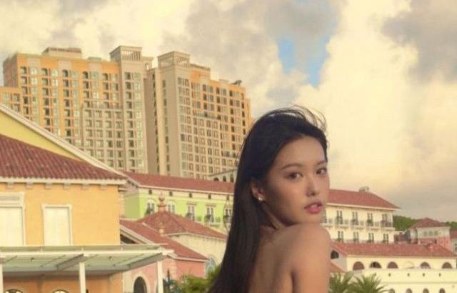 모모랜드 아인 수영복