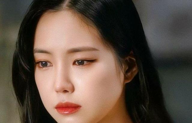 Son Na Eun