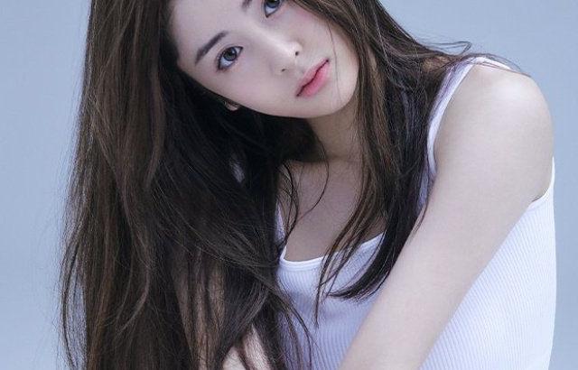 LE SSERAFIM Yunjin