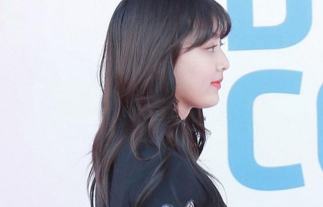 지효 레드카펫 의상