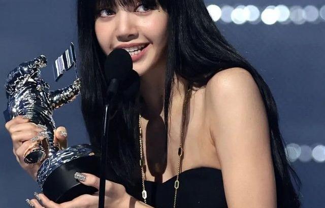 BLACKPINK LISA