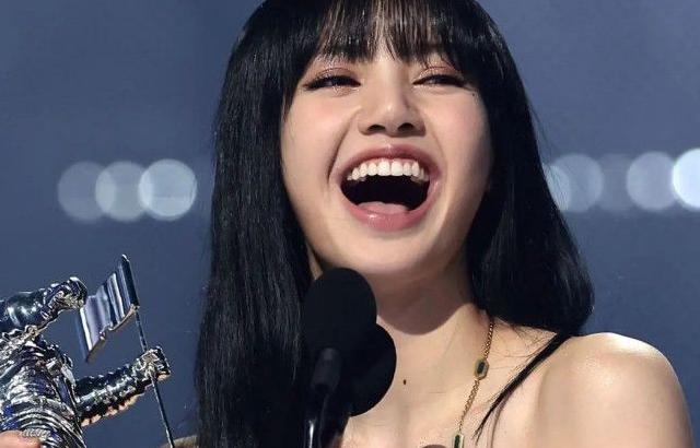 BLACKPINK LISA