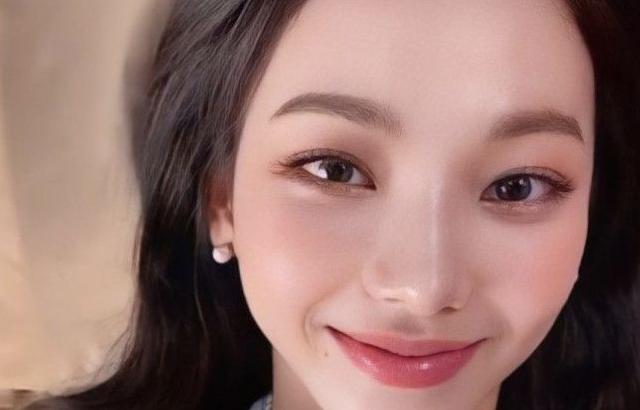 흰 자켓 카리나