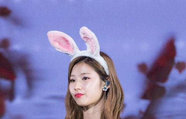 트와이스 사나 .jpg