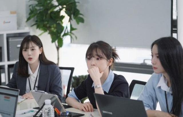 사무직 오마이걸 유빈 승희 효정 미미