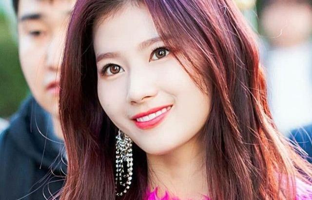 TWICE SANA