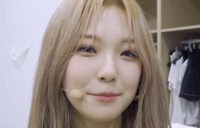 FROMIS 9  백지헌