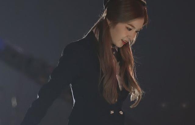 스튜어디스복 입은 아이린