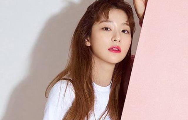 레드벨벳 슬기 어뮤즈 립 화보
