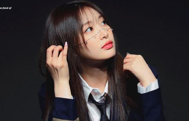 넥타이 제복 위클리 조아
