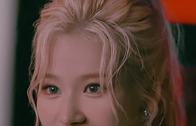 TWICE SANA