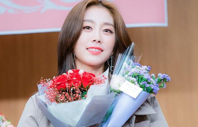 러블리즈 눈큰여우 서지수