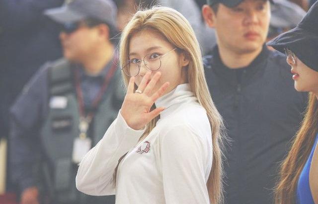 트와이스 사나