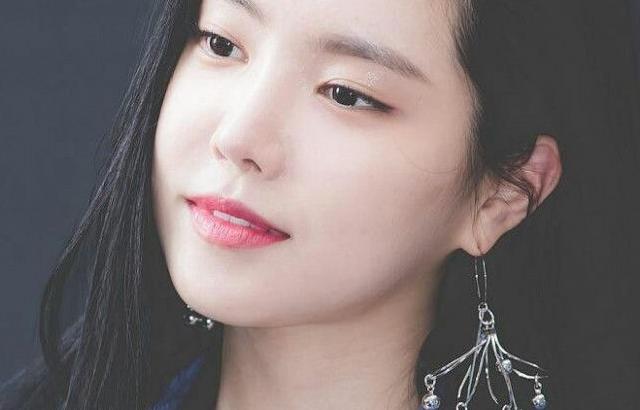 손나은