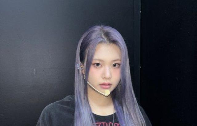 PURPLE KISS swan