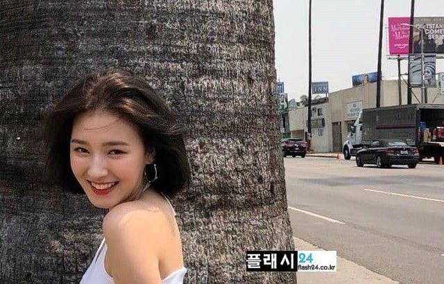 흰색 끈나시 낸시
