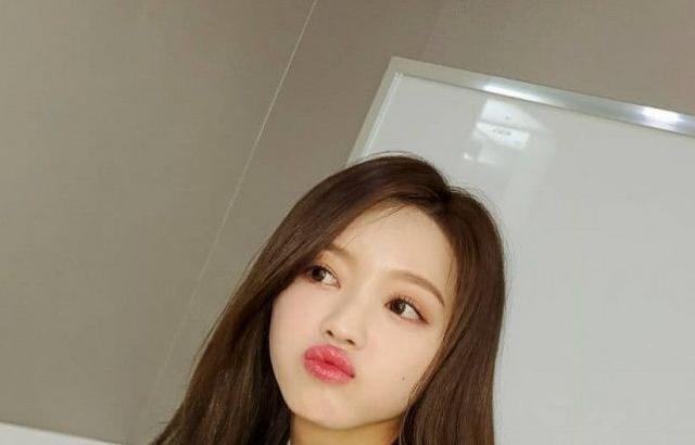 유시아 아디다스 티셔츠