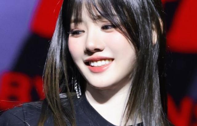 베이비몬스터 로라