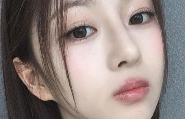 앳하트 봄, 나현