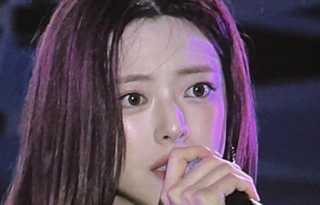 성균관대 축제 ITZY 유나 밝은 미소