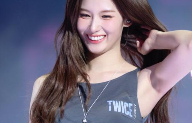 사나 모모 TWICE트와이스 251011 THIS IS FOR IN SINGAPORE D1