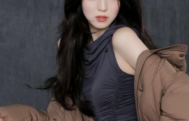 배우 한소희, FILA 플로우 다운 화보.JPG