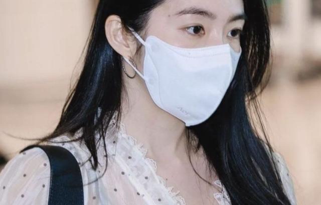 브라 비치는 시스루 공항패션 레드벨벳 아이린