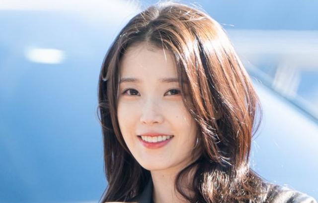 출국하는 아이유